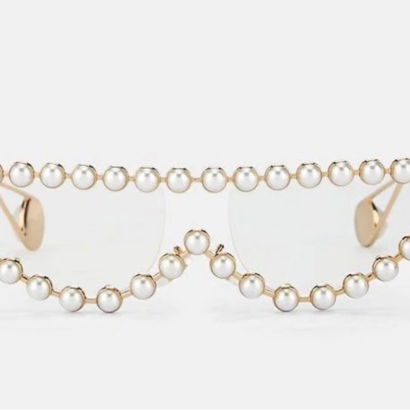 GUCCI GG0364S LIMITED EDITION 003 GOLD WITH MOTHER OF PEARL CAT-EYE SUNGLASSES - Picture 4 of 5